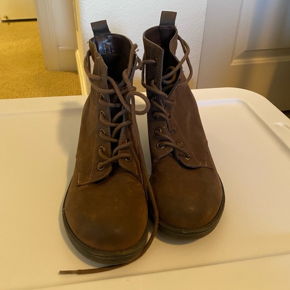 Brown lace up ankle booties - Picture 9 of 10